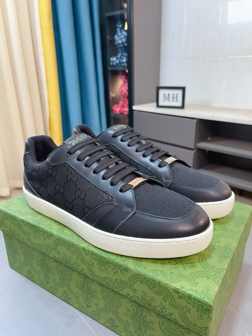 Men's shoes 💰400🌹🌹[GUCCI] Gucci's new lace-up casual men's shoes are on the market first, and the materials and workmanship are superior to all versions on the market. The highest quality shipped first-layer cowhide with imported original perforated materials➕Genuine leather lining, privately molded soft outsole, high foot comfort, imported special materials highlight the brand's unique charm, high-end customization 38-44
